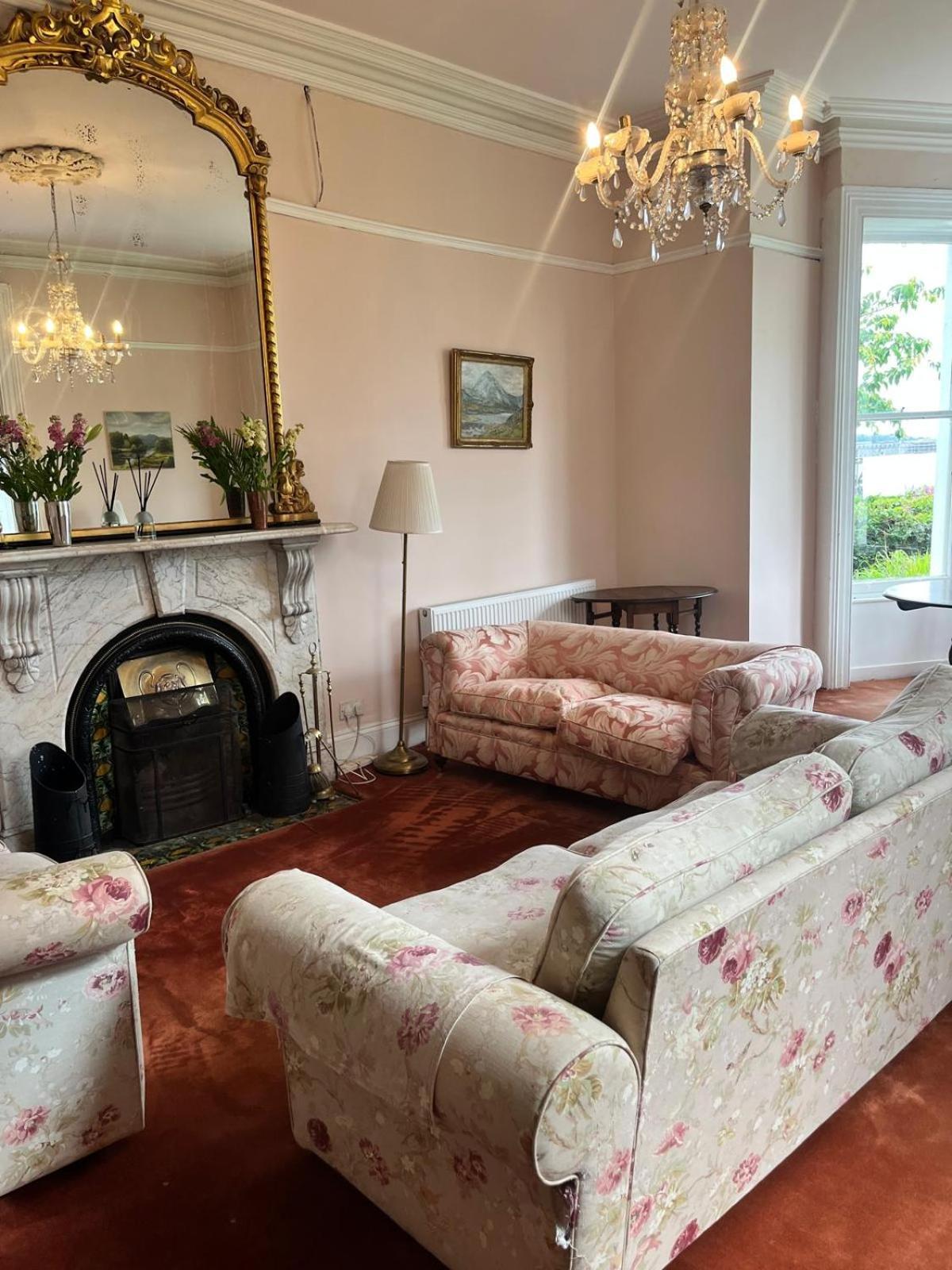 コーヴ Lynwood House Bed & Breakfast エクステリア 写真