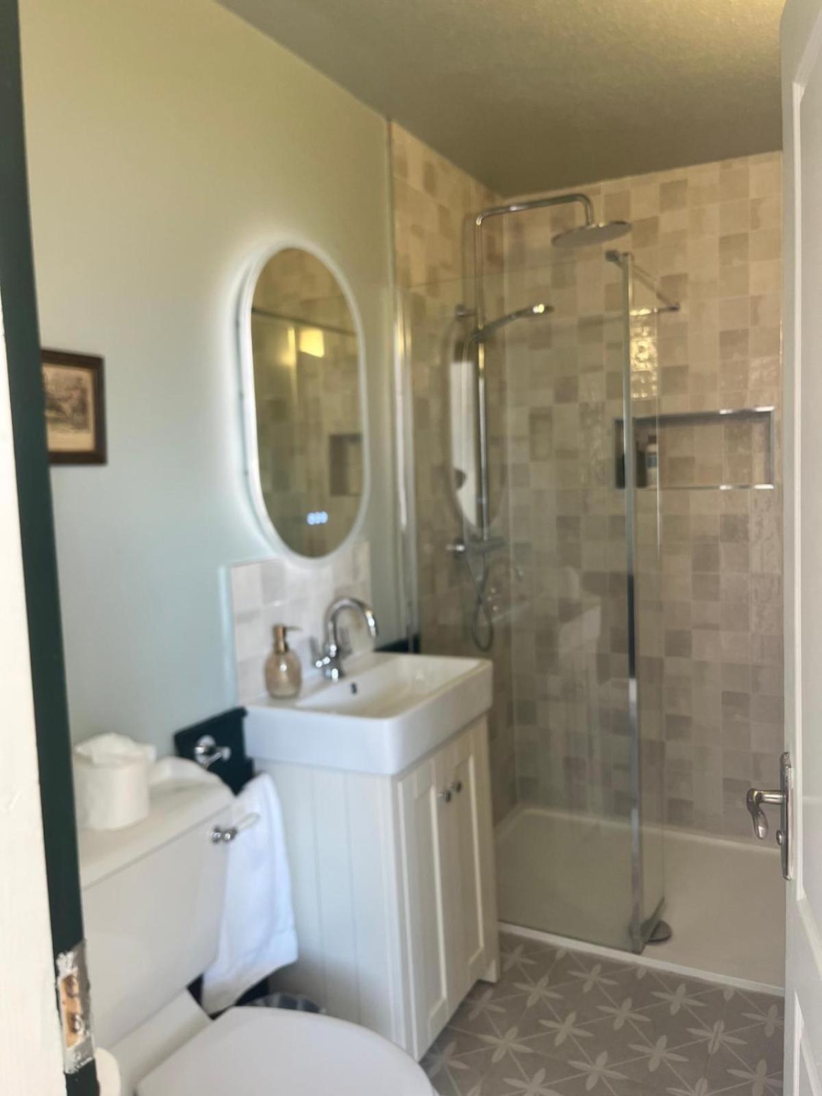 コーヴ Lynwood House Bed & Breakfast エクステリア 写真