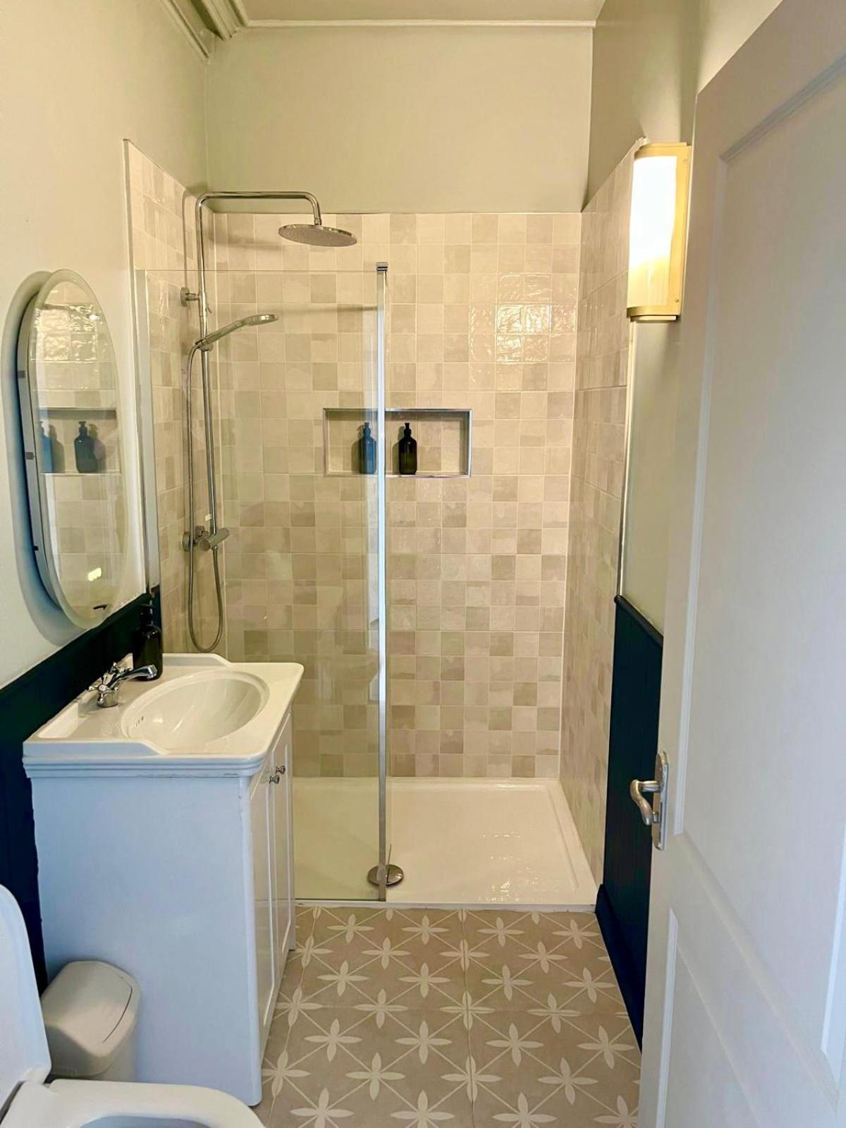 コーヴ Lynwood House Bed & Breakfast エクステリア 写真