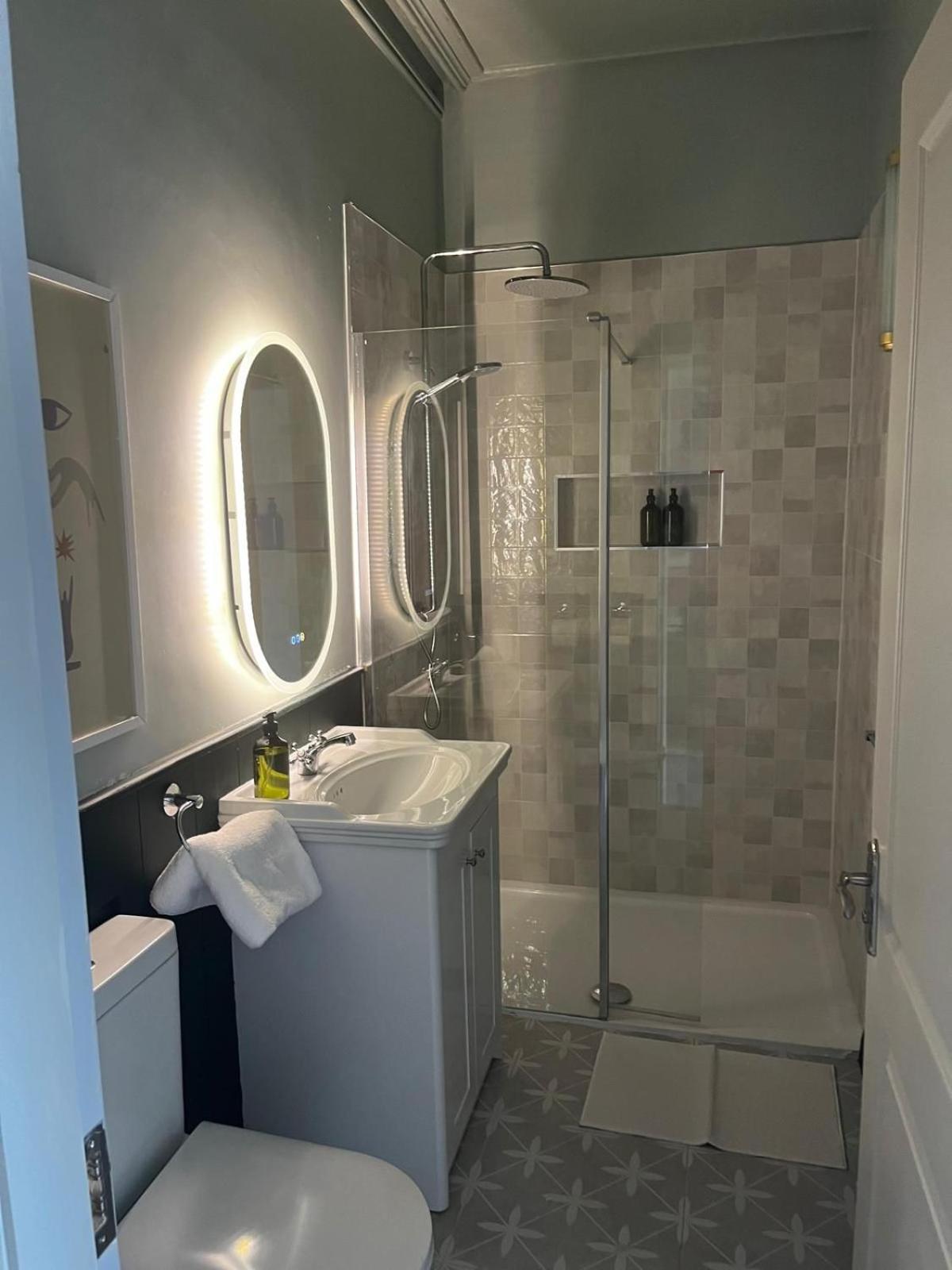コーヴ Lynwood House Bed & Breakfast エクステリア 写真